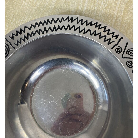 Wilton Armtale Pewter Reggae 12.5" Round Server Casserole Baking Dish - Picture 3 of 7